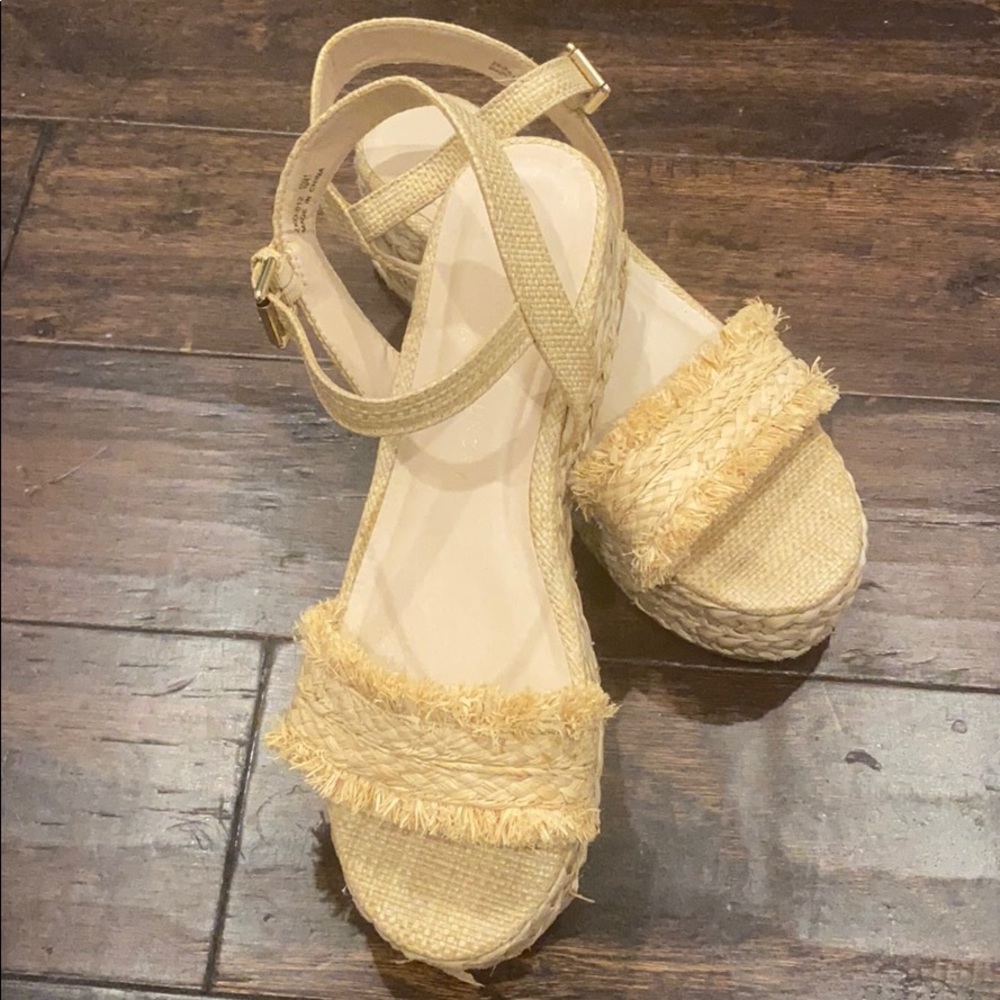 Chinese Laundry Straw platform size 10